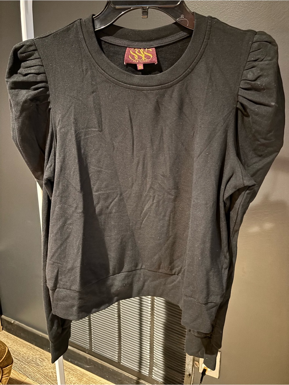 S/S Black Puff-Sleeve Sweatshirt — Women's Casual Pullover